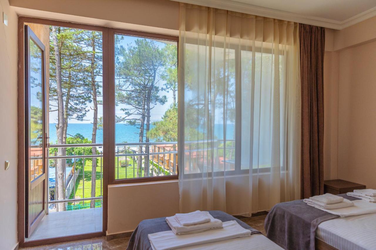 Samni Hotel Уреки Экстерьер фото